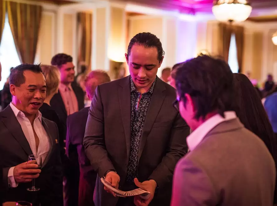 Hypnotist.-Magician.-Mentalist.